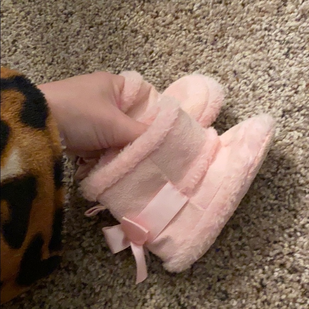 6-9 month pink furry house shoes